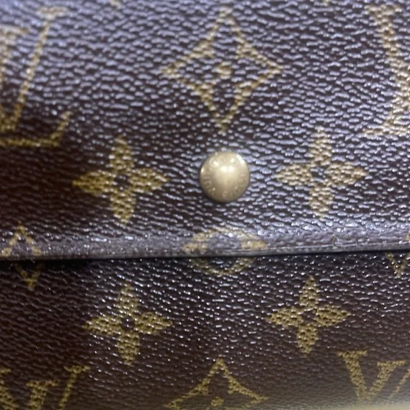 Louis Vuitton Wallet - Picture 9 of 9